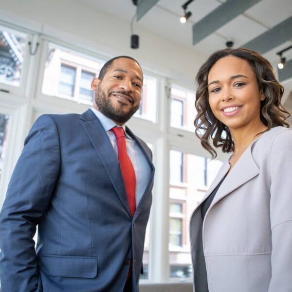 Condomínio e Reajuste Salarial de Funcionários